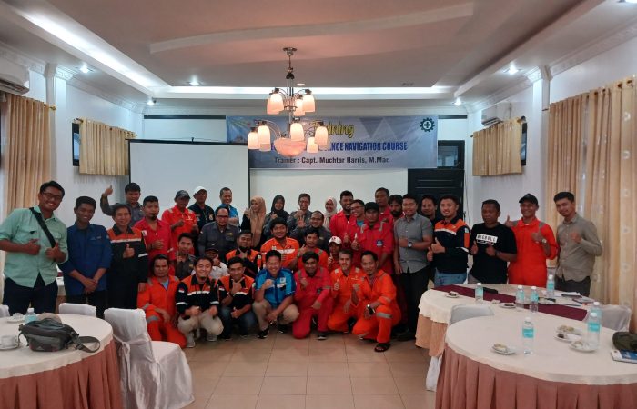 Training Maneuvering and Advance Navigation Course oleh Tirta Nusa Buana dengan Capt. Muchtar Harris, M.Mar. selaku Group Head Port Operation and Transhipment PT Mifa Bersaudara sebagai trainer.